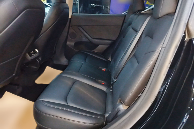 特斯拉 Model Y 2022款 改款 后轮驱动版中控内饰7004
