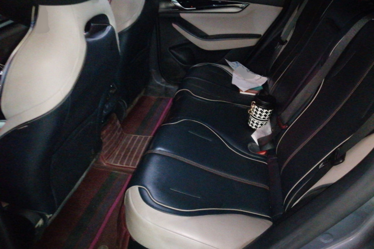 比亚迪 秦PLUS 2021款 DM-i 55KM 旗舰型中控内饰21