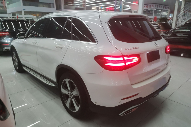 奔驰GLC 2017款 GLC 260 4MATIC 豪华型车身外观4