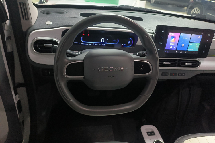 吉利银河 2025款 210km 熊猫卡丁中控内饰13