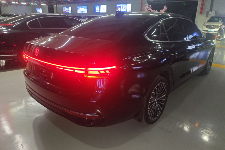 大众 帕萨特 2025款 Pro 380TSI 龙尊版车身外观7