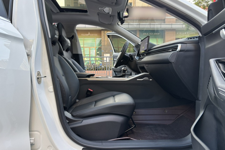 吉利汽车 帝豪 2025款 第4代 1.5L CVT尊贵型中控内饰7003