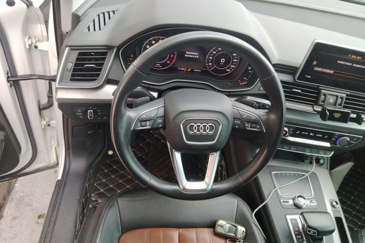 奥迪Q5L 2020款 改款 40 TFSI 荣享时尚型中控内饰13