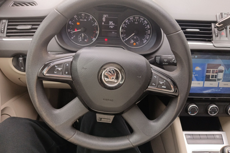 斯柯达 明锐 2015款 1.6L 手动逸杰版中控内饰13