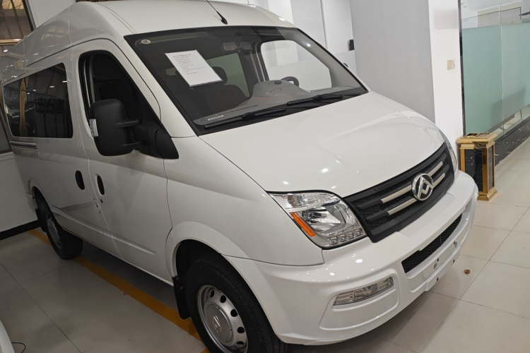 上汽大通MAXUS 新途V80 2023款 2.0T AMT经典傲运通短轴中顶5/6座车身外观6002