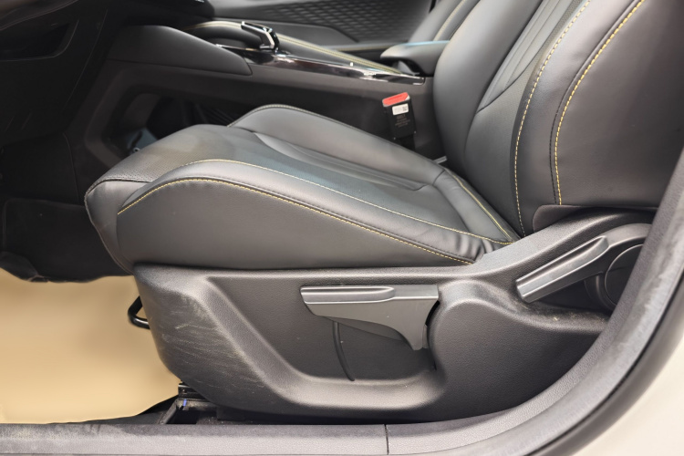 吉利汽车 2025款 缤越L 1.5TD DCT星耀中控内饰7005