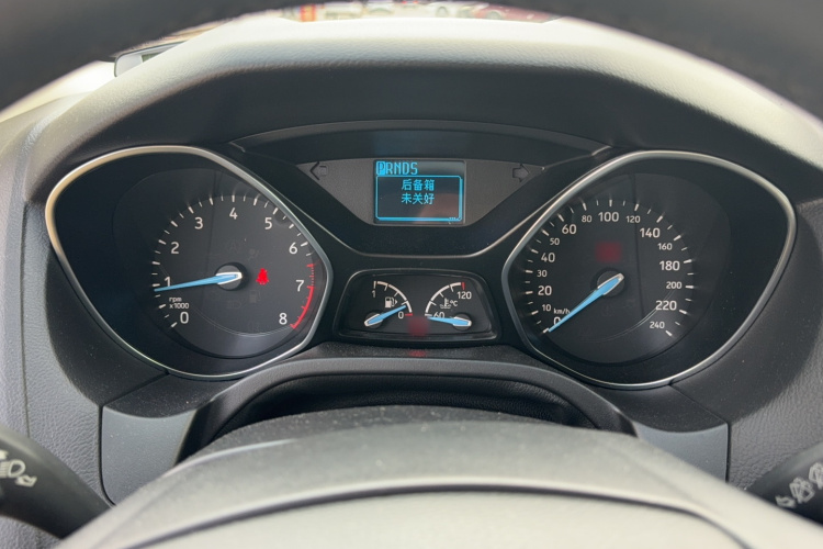 福特 福克斯 2018款 两厢经典 1.6L 自动风尚型智行版局部细节14