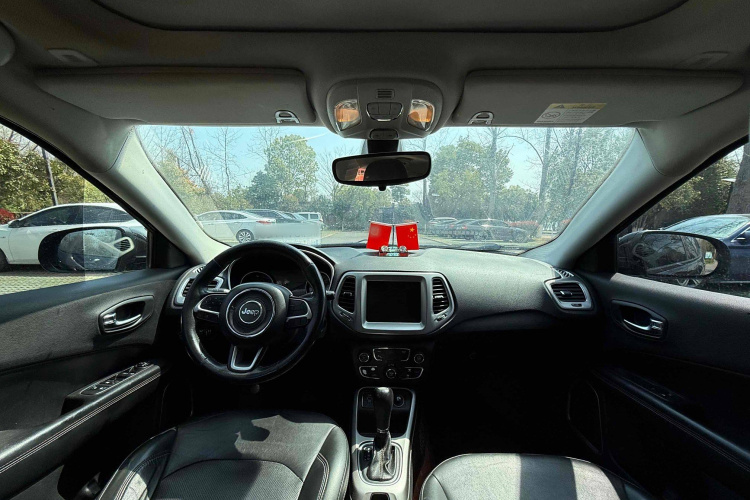 Jeep 指南者 2017款 200T 自动家享版中控内饰7001