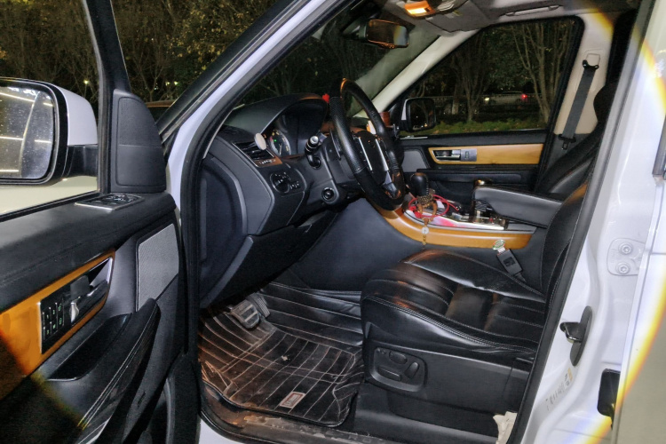 路虎 揽胜运动版 2013款 3.0 TDV6 柴油版中控内饰7003