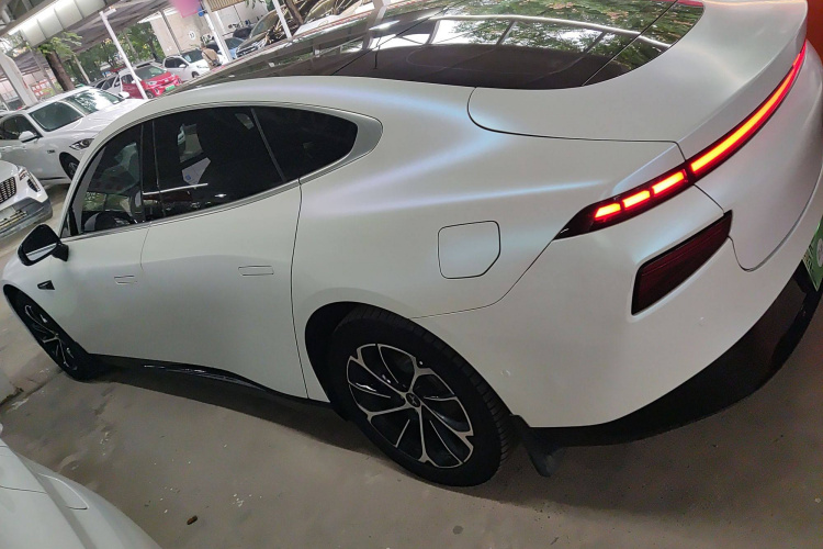 小鹏P7 2023款 586E车身外观6004