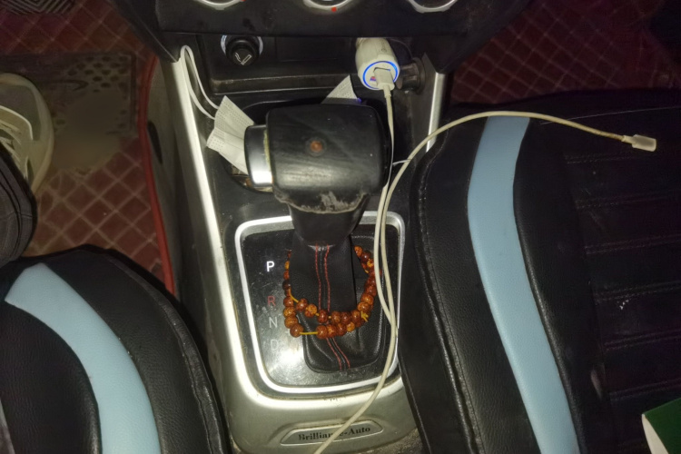 中华V3 2015款 1.5L 自动舒适型局部细节18