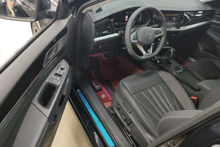 大众 帕萨特 2025款 出众款 380TSI 星空龙腾版中控内饰7003