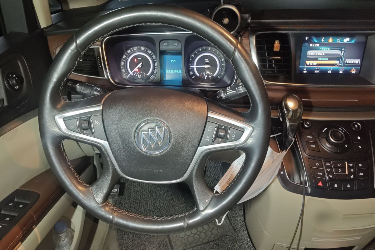 别克GL8 2017款 25S 尊贵型 国V中控内饰13