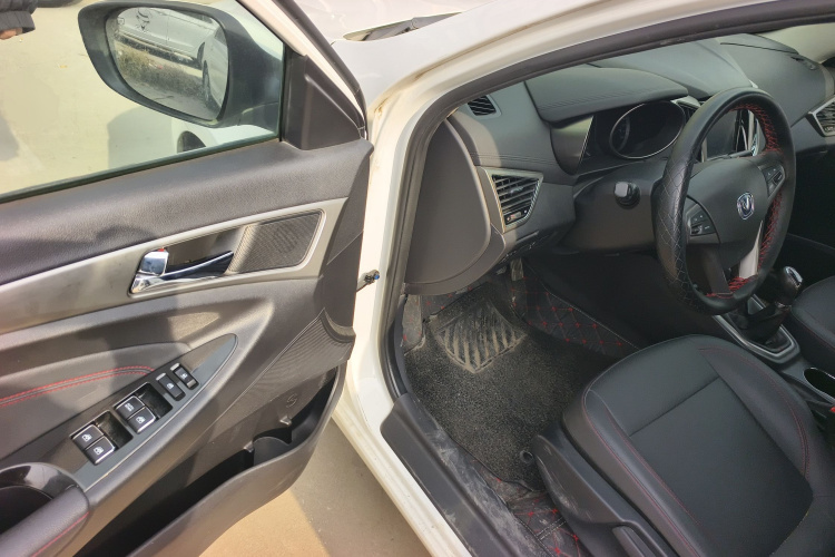 长安 逸动 2016款 1.6L 手动风尚型中控内饰20