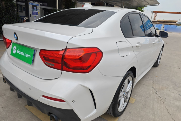 宝马1系 2021款 120i M运动曜夜版车身外观7