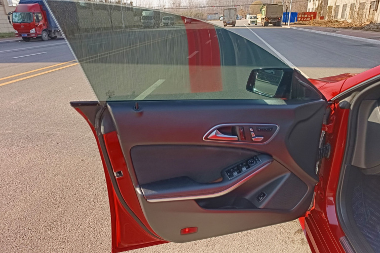 奔驰CLA 2018款 CLA 220 4MATIC中控内饰7001