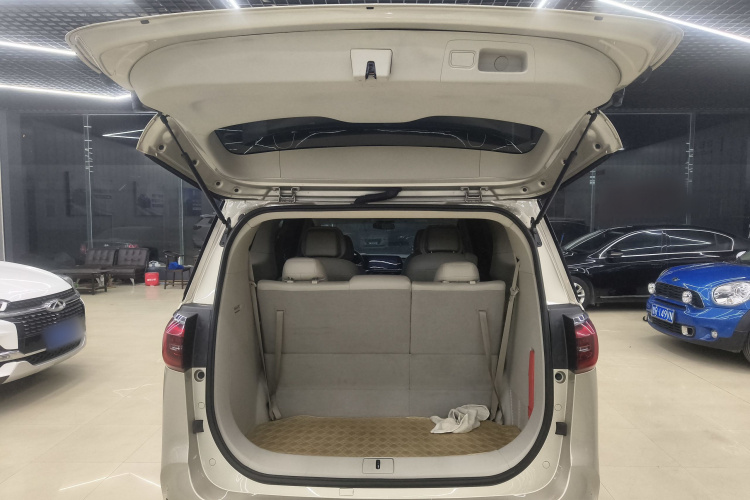 别克GL8 2020款 ES陆尊 653T 舒适型机舱底盘23