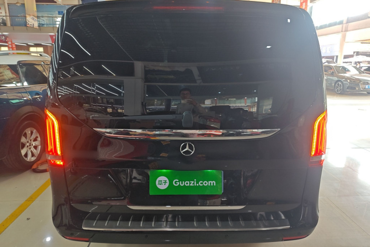 奔驰V级 2018款 V 260 L 尊贵加长版 国VI车身外观6
