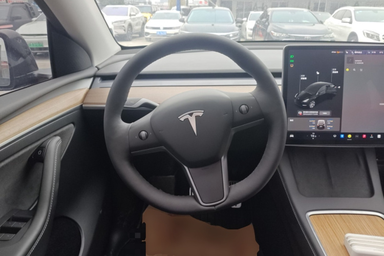 特斯拉 Model Y 2021款 标准续航后驱版中控内饰13