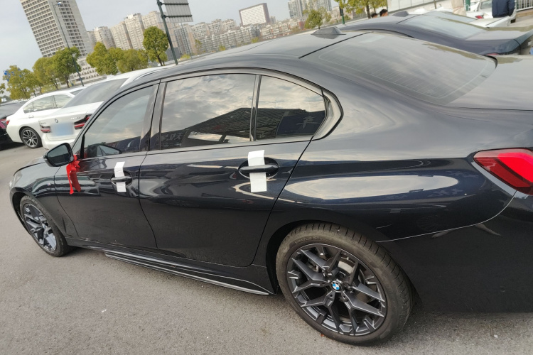 宝马3系 2025款 330Li M运动曜夜套装车身外观4