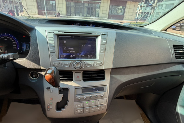 比亚迪M6 2015款 2.4L 自动豪华型中控内饰7007