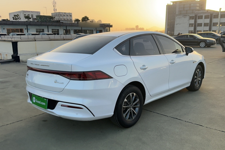 比亚迪 秦PLUS 2024款 荣耀版 DM-i 55KM领先型车身外观6004