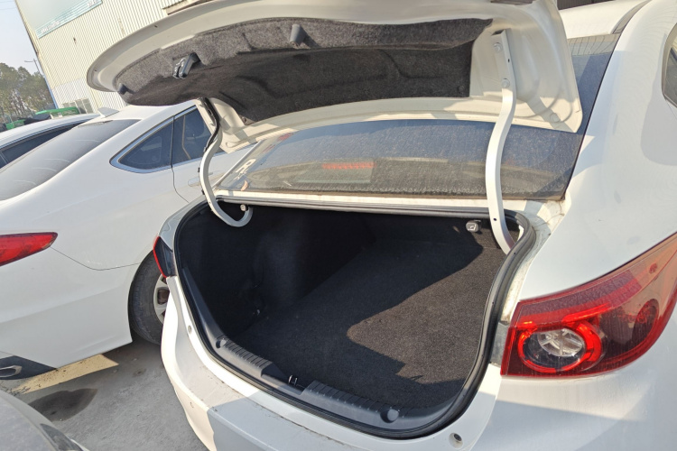 马自达3 昂克赛拉 2019款 云控版 三厢 1.5L 自动豪华型 国VI机舱底盘23