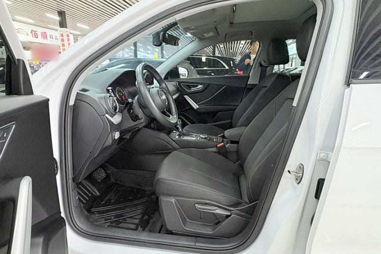 奥迪Q2L 2020款 35 TFSI 进取动感型中控内饰7002
