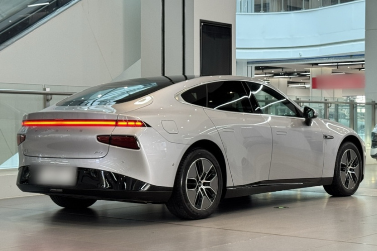 小鹏P7 2023款 P7i 702 Max车身外观6008