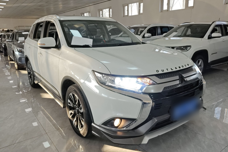 三菱 欧蓝德 2020款 2.0L 两驱畅享版 5座车身外观3