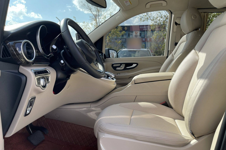 奔驰V级 2016款 V 260 领航版中控内饰7001