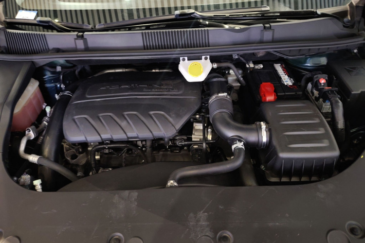 东风风行 风行游艇 2022款 1.5T DCT逐浪版机舱底盘24