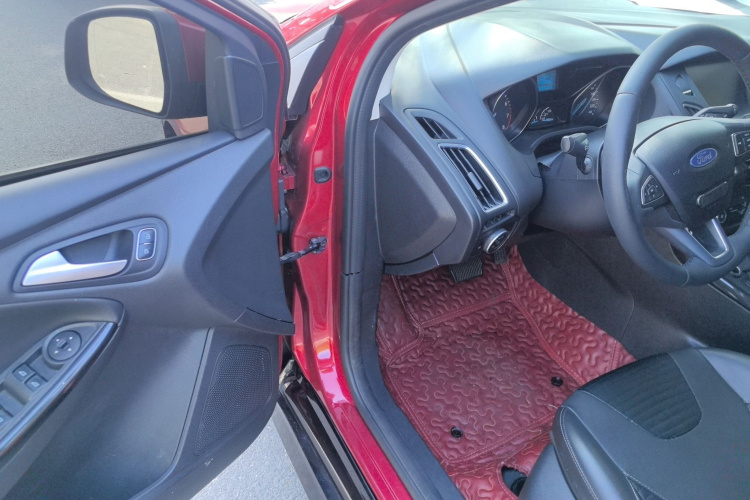 福特 福克斯 2018款 两厢经典 1.6L 自动风尚型智行版中控内饰20