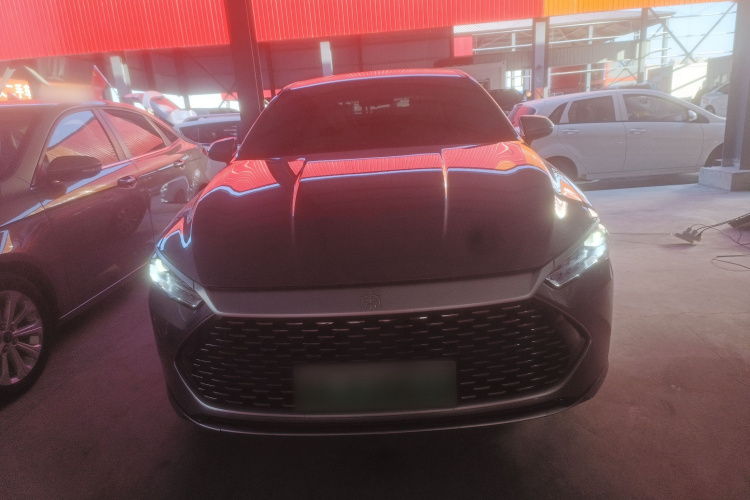 比亚迪 秦PLUS 2023款 冠军版 DM-i 55KM领先型车身外观2