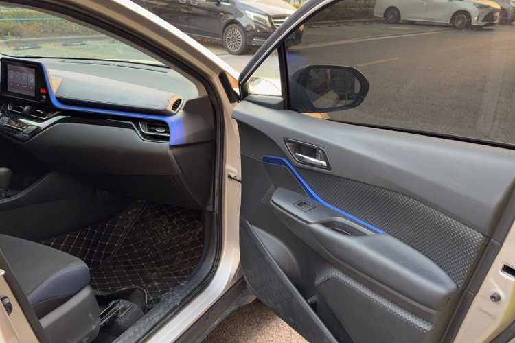 丰田C-HR 2021款 2.0L 舒适版中控内饰7003