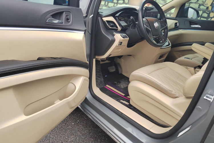 别克GL8 2023款 改款 陆上公务舱 豪华型中控内饰20