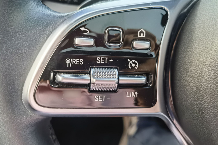 奔驰GLC轿跑 2022款 改款 GLC 260 4MATIC 轿跑SUV中控内饰7011