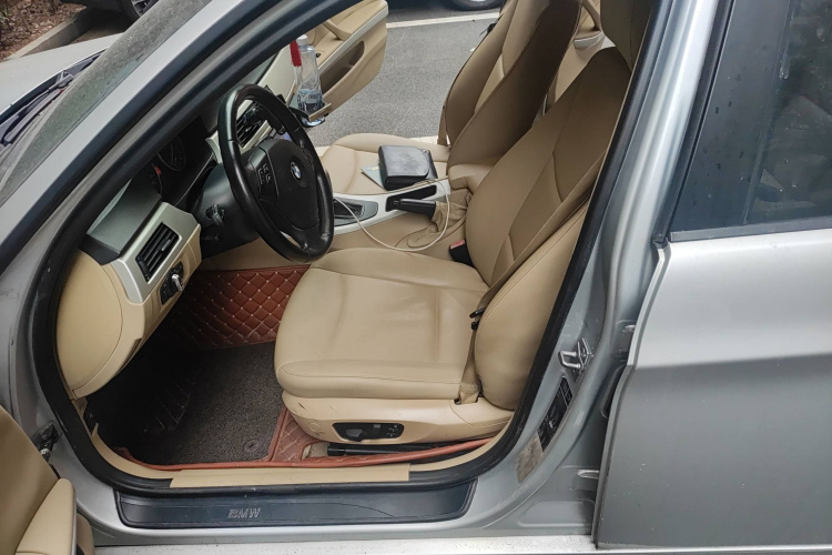 宝马3系 2011款 318i 领先型中控内饰19