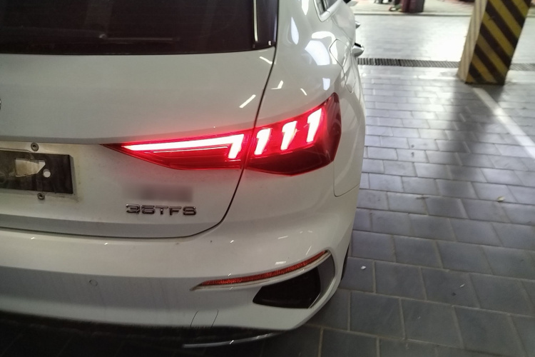 奥迪A3 2021款 Sportback 35 TFSI 豪华运动型车身外观9