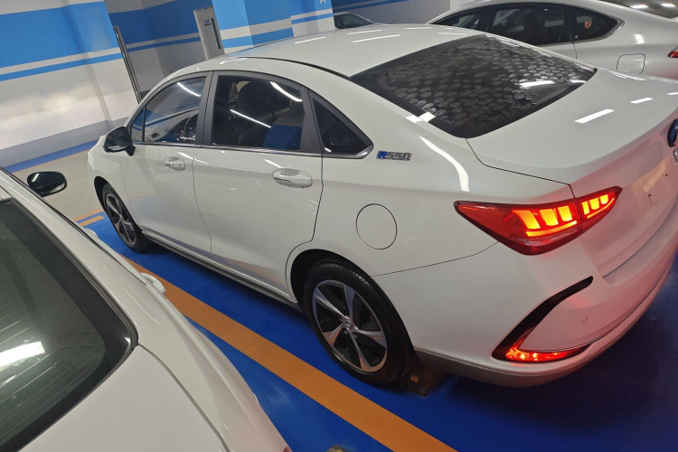 北京汽车 北京EU5 2018款 R550 智潮版车身外观4