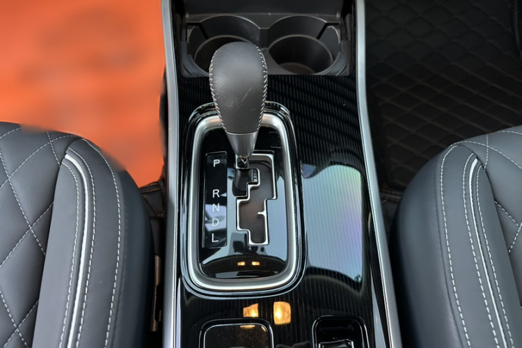 三菱 欧蓝德 2021款 2.4L 四驱致享版 7座局部细节18