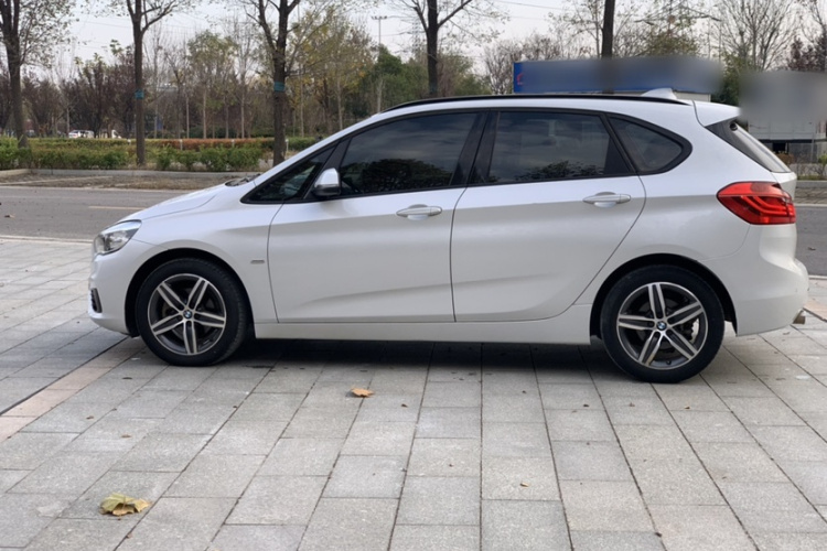 宝马2系旅行车 2016款 218i 运动设计套装车身外观6001
