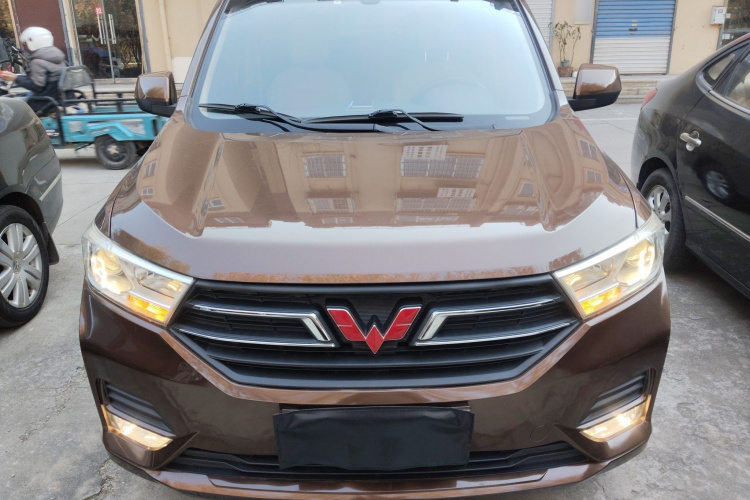 五菱汽车 五菱宏光 2019款 1.5L S舒适型国VI LAR车身外观2