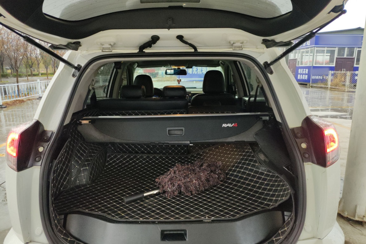 丰田 RAV4荣放 2016款 2.0L CVT两驱风尚版 国V机舱底盘23