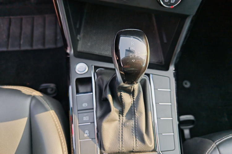 大众 帕萨特 2024款 280TSI 商务版中控内饰7004