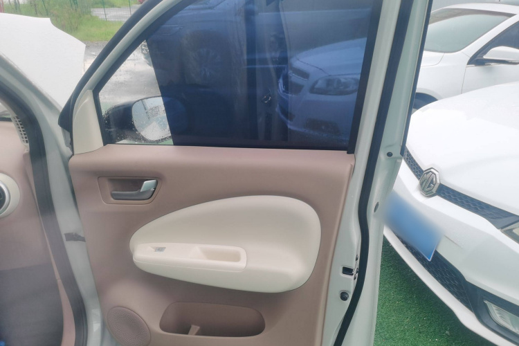 五菱汽车 宏光MINIEV 2025款 四门版 进阶款中控内饰7002