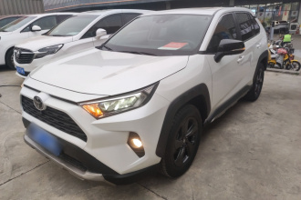 丰田 RAV4荣放 2022款 2.0L CVT四驱风尚版
