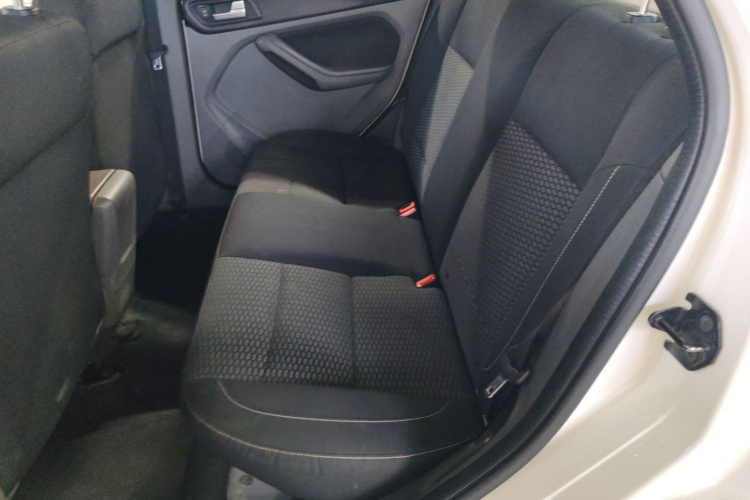 福特 福克斯 2013款 两厢经典 1.8L 手动百万纪念版中控内饰21