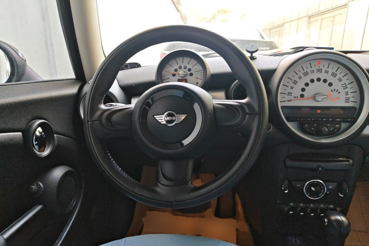 MINI 2011款 1.6L ONE中控内饰13