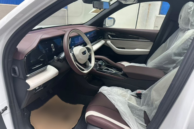 吉利汽车 星越L 2024款 2.0TD DCT EVO两驱尊贵型中控内饰7001